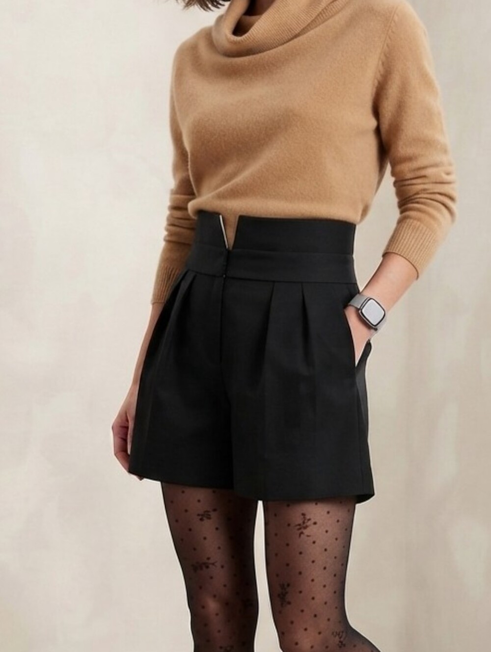 Aritzia Babaton Black Shorts Wool Pleated High Waisted Sz 8 Dark Academia Preppy